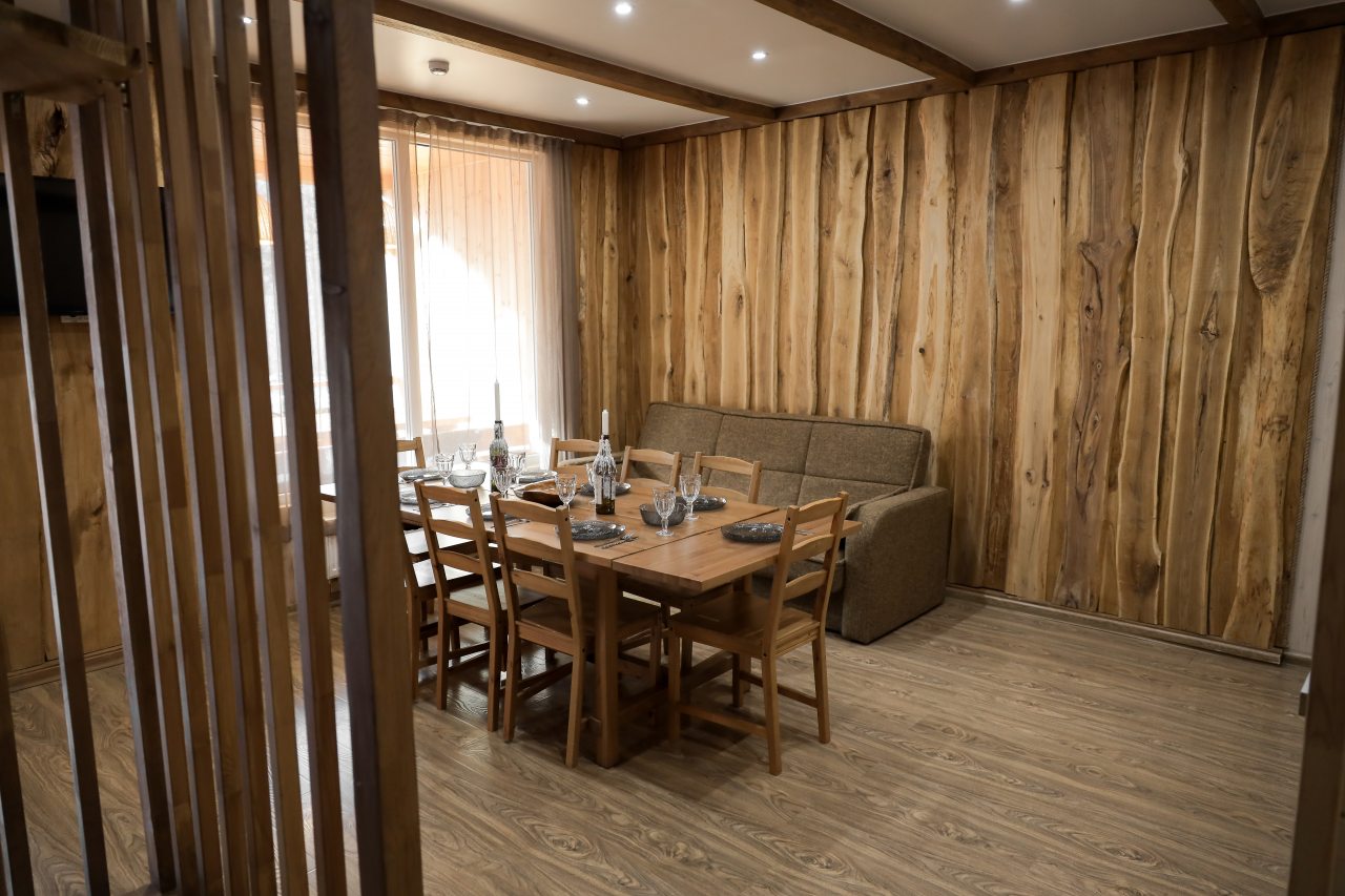 Дом (Три Хаус), Гостевой дом Шишка