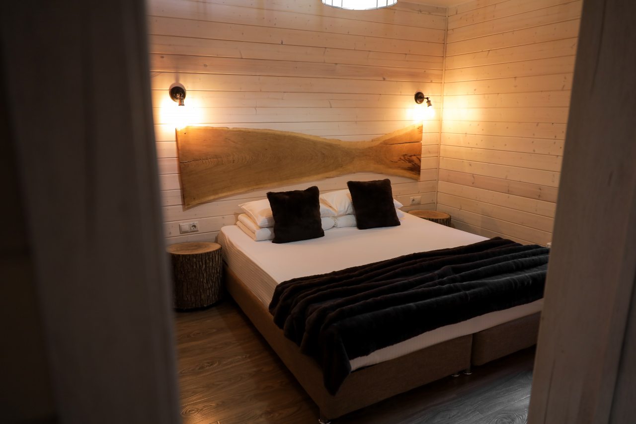 Дом (Три Хаус), Гостевой дом Шишка