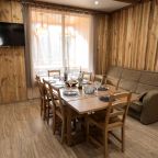 Дом (Три Хаус), Гостевой дом Шишка