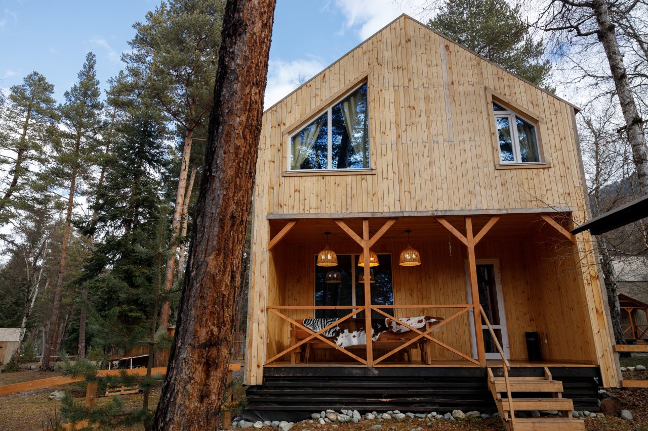 Дом (Три Хаус), Гостевой дом Шишка