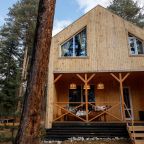 Дом (Три Хаус), Гостевой дом Шишка