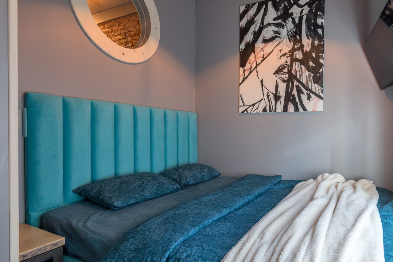 Двуспальная кровать