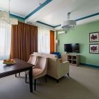 Люкс (LUX), Загородный отель Гермес