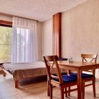 Удобная кровать, необходимая техника