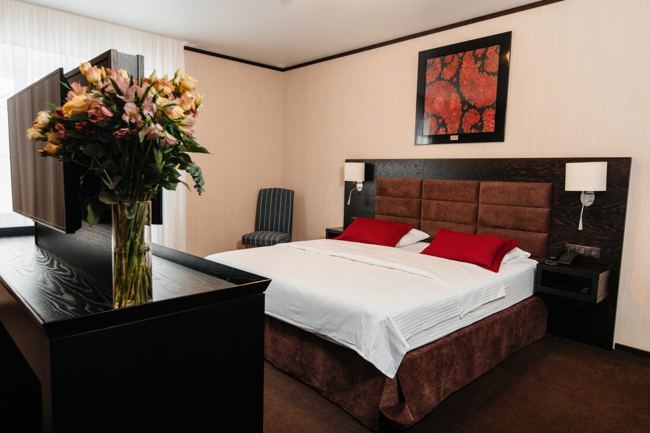 Номер (Джуниор сюит с двуспальной кроватью), Отель АЛТАЙ ПЭЛАС