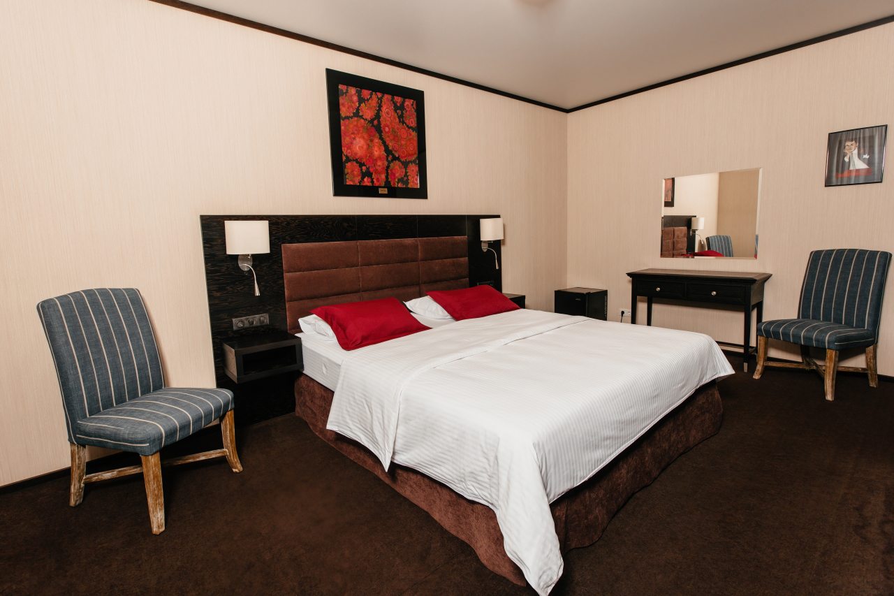 Номер (Джуниор сюит с двуспальной кроватью), Отель АЛТАЙ ПЭЛАС