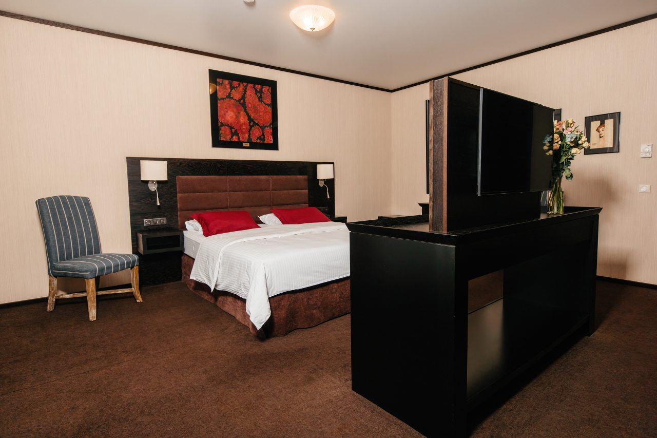 Номер (Джуниор сюит с двуспальной кроватью), Отель АЛТАЙ ПЭЛАС