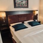 Люкс (Трехкомнатный с двумя спальнями), Отель АЛТАЙ ПЭЛАС