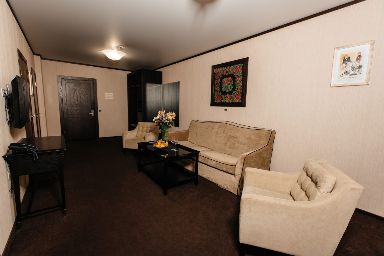 Люкс (Трехкомнатный с двумя спальнями), Отель АЛТАЙ ПЭЛАС