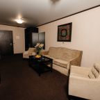 Люкс (Трехкомнатный с двумя спальнями), Отель АЛТАЙ ПЭЛАС