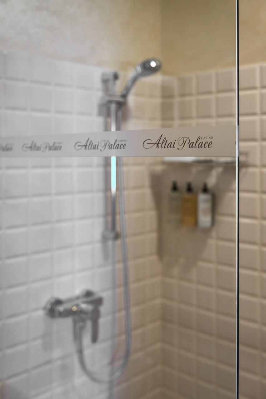 Люкс (Трехкомнатный с двумя спальнями), Отель АЛТАЙ ПЭЛАС