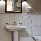 Двухместный (Комфорт плюс мансардный (двухкомнатный) (Skylight Comfort Plus)), Отель Москва