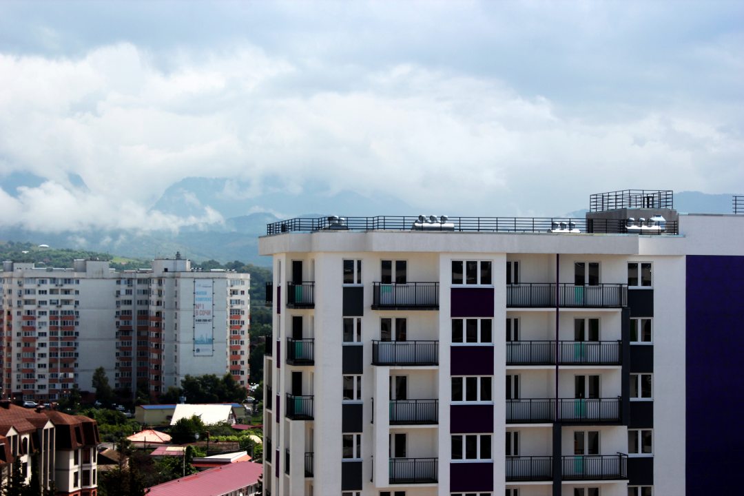 Вид с балкона на горы