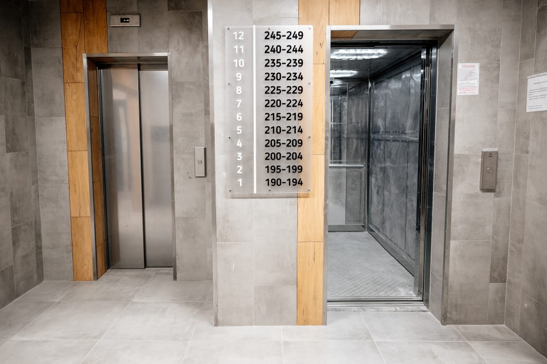 Первый этаж, лифт