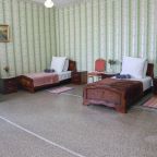 Трехместный (Четырехместный однокомнатный номер эконом-класса площадью 31,9 кв. м.: 2 односпальные кровати шириной 0,9 м), Загородный отель Максрумс Дом отдыха у Плеса