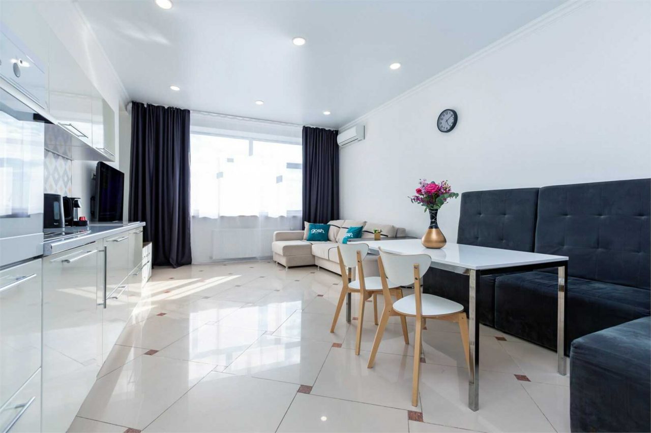 Апартаменты (Малыгина 90, кв.382), Апартаменты GOSH