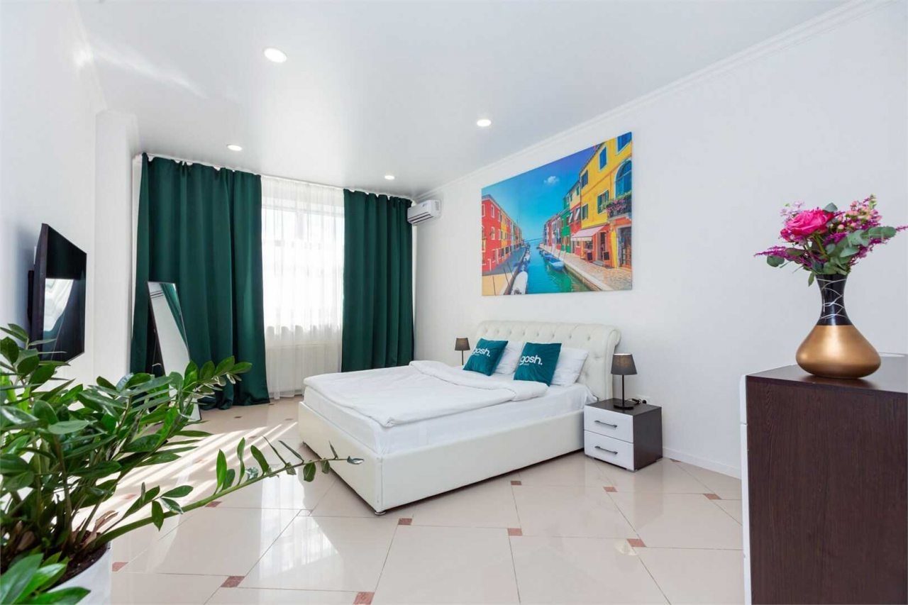 Апартаменты (Малыгина 90, кв.382), Апартаменты GOSH