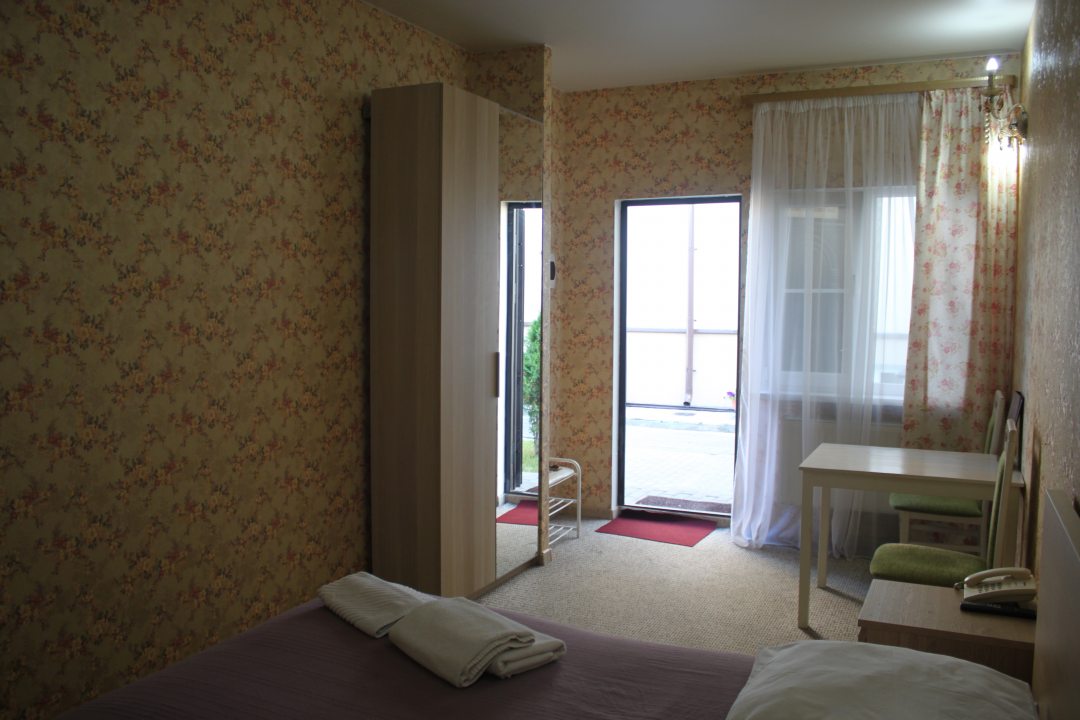 Двухместный (Стандартный 2-х местный с широкой кроватью) отеля Клуб Релакс, Щербинка