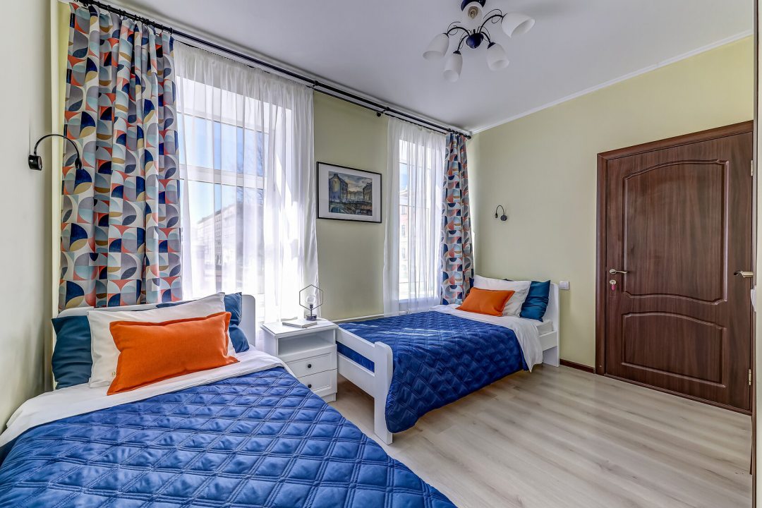 Двухместный (Двухместный номер с 2 односпальными кроватями и собственной ванной комнатой) мини-отеля Boho City, Санкт-Петербург