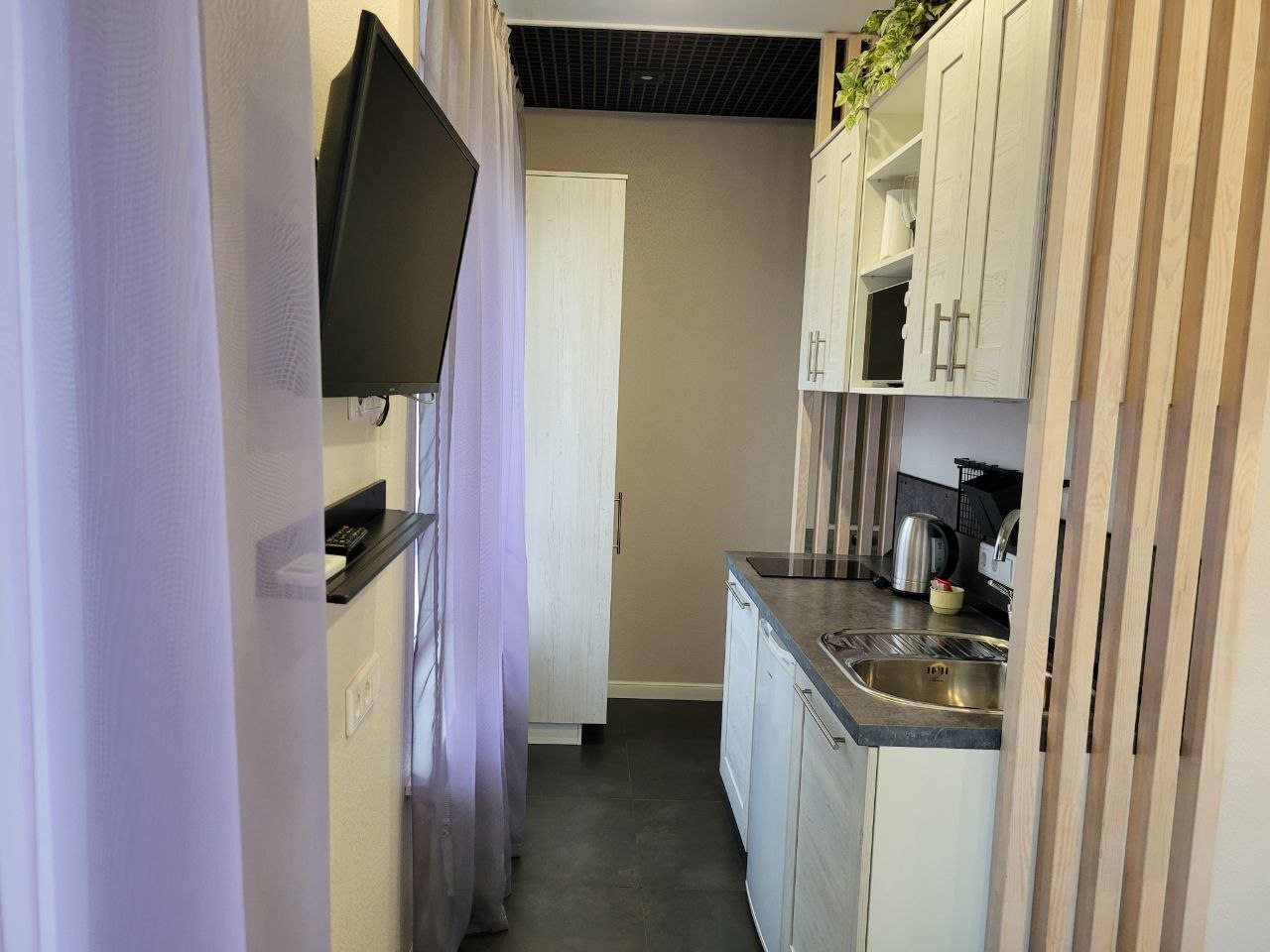 Апартаменты (Студия с тремя окнами), Апартаменты Города и страны