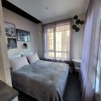 Студия с тремя окнами.