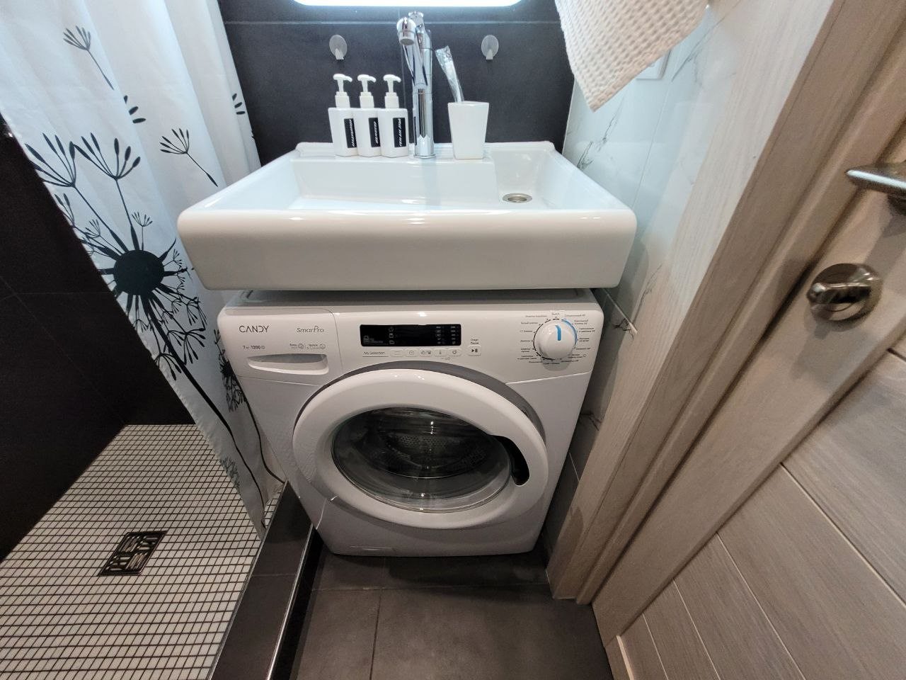 Апартаменты (Студия с тремя окнами), Апартаменты Города и страны