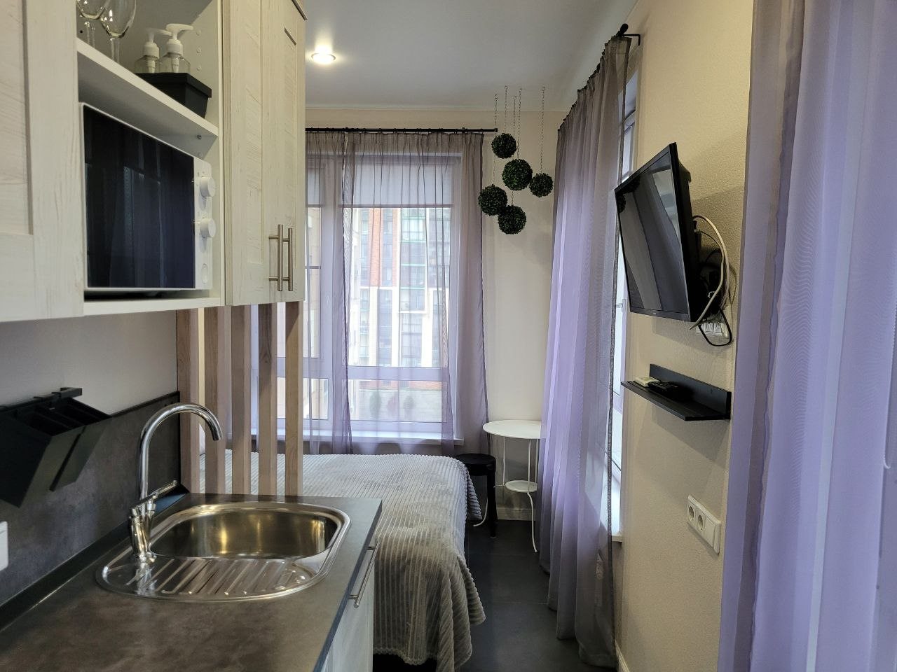 Апартаменты (Студия с тремя окнами), Апартаменты Города и страны