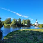 Рядом парк и озеро