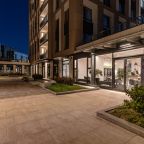 На 1 этаже- ресторан.