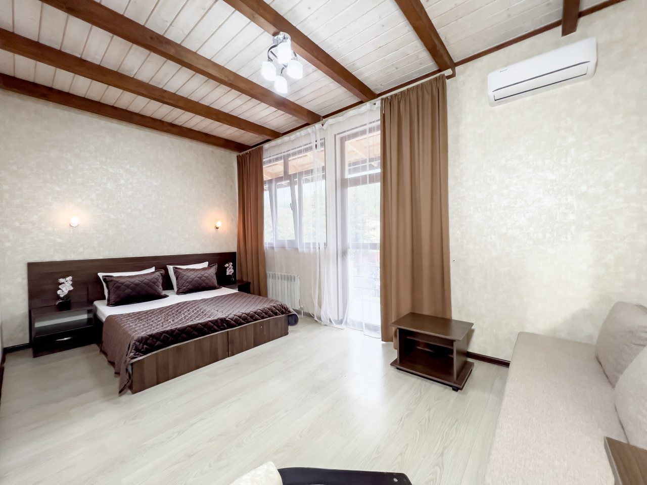 De Luxe (Делюкс с балконом и видом на горы), Отель Greek House
