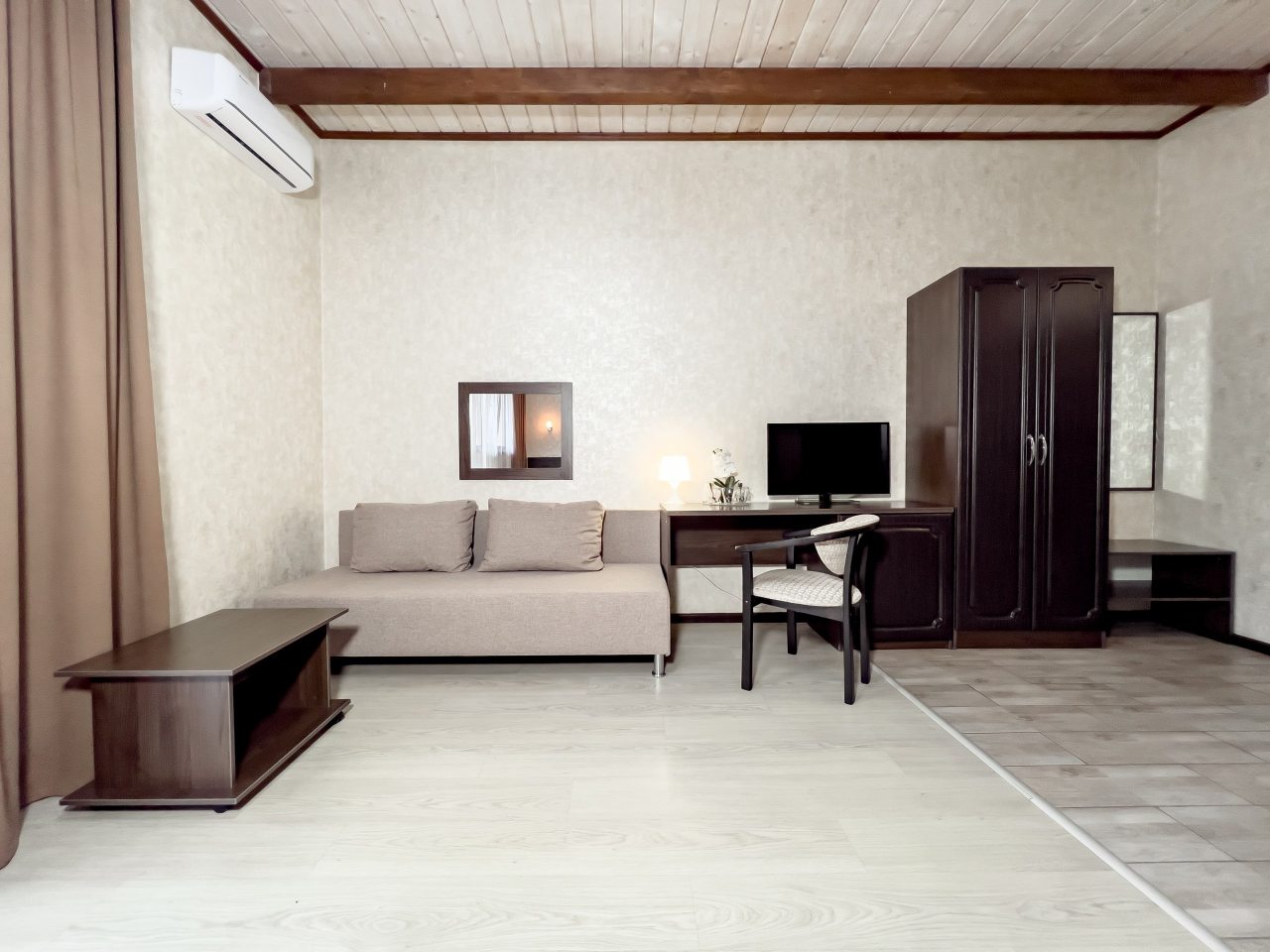 De Luxe (Делюкс с балконом и видом на горы), Отель Greek House