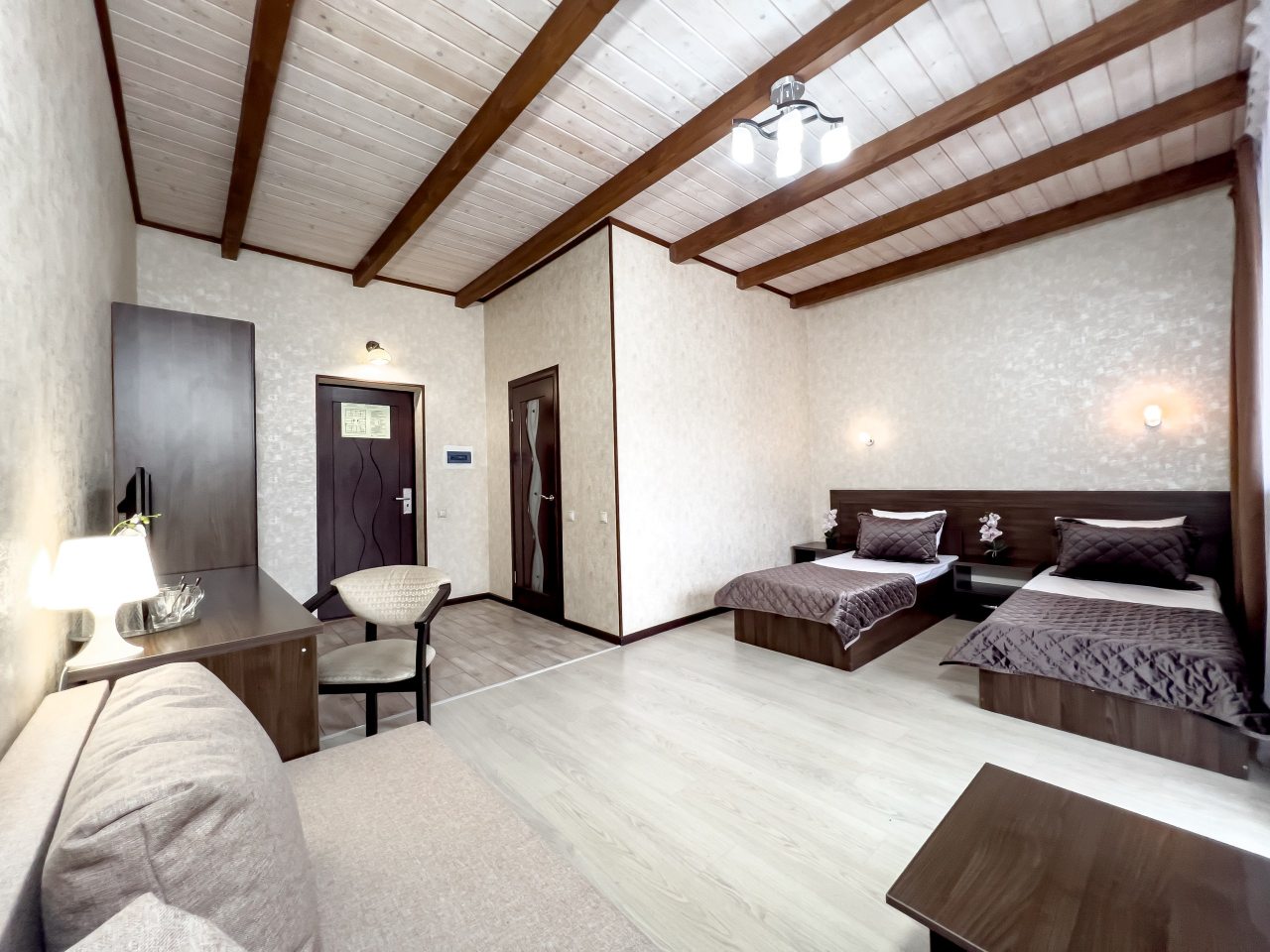 De Luxe (Делюкс с балконом и видом на горы), Отель Greek House