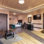 Полулюкс (Семейный с отдельным входом и собственной террасой и видом на территорию), Загородный клуб Жемчужина