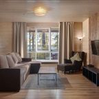 Шале (На 6 персон с сауной (вид на Вуоксу)), Загородный клуб Жемчужина