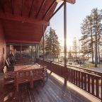 Шале (Люкс на 8 персон с террасой и видом на Вуоксу), Загородный клуб Жемчужина