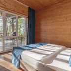 Коттедж (На 8 персон с террасой и видом на Вуоксу), Загородный клуб Жемчужина