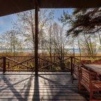 Коттедж (На 8 персон с террасой и видом на Вуоксу), Загородный клуб Жемчужина