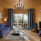 Коттедж (На 8 персон с террасой и видом на Вуоксу), Загородный клуб Жемчужина