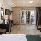 Полулюкс (Семейный с отдельным входом и собственной террасой  с видом на Вуоксу), Загородный клуб Жемчужина