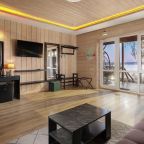 Полулюкс (Семейный с отдельным входом и собственной террасой  с видом на Вуоксу), Загородный клуб Жемчужина