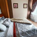Студио (Итальянская), Апартаменты Гостиный Дворъ и Ко на Щорса 103
