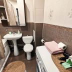 Семейный (Панорама), Апартаменты Гостиный Дворъ и Ко на Щорса 103