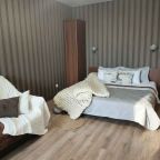 Семейный (Камин), Апартаменты Гостиный Дворъ и Ко на Щорса 103