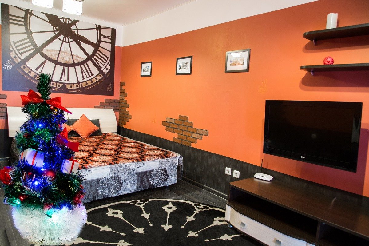 Люкс (Хроника), Апартаменты Гостиный Дворъ и Ко на Щорса 103