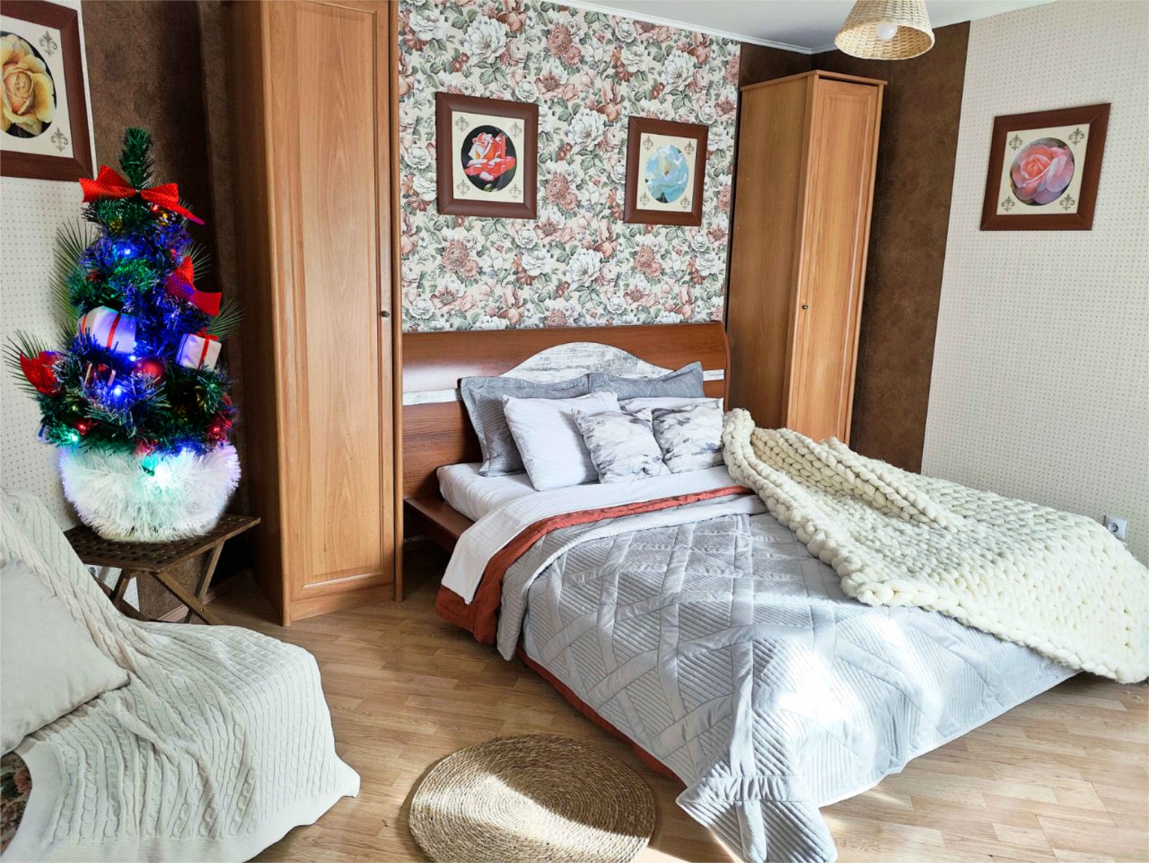 Студио (Итальянская), Апартаменты Гостиный Дворъ и Ко на Щорса 103