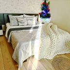 Студио (Город), Апартаменты Гостиный Дворъ и Ко на Щорса 103