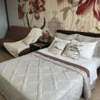 Четырехместный (Тюльпаны), Апартаменты Гостиный Дворъ и Ко на Щорса 103