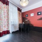 Люкс (Хроника), Апартаменты Гостиный Дворъ и Ко на Щорса 103