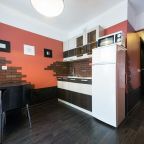 Люкс (Хроника), Апартаменты Гостиный Дворъ и Ко на Щорса 103