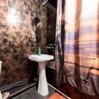 Люкс (Хроника), Апартаменты Гостиный Дворъ и Ко на Щорса 103